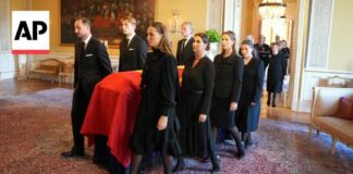 Norway royals carry late King Harald V's coffin to chapel