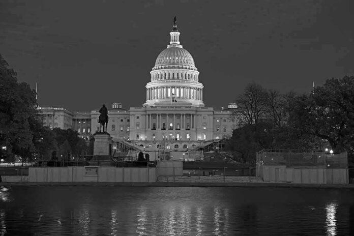 shutterstock_518430277 United States Capitol building at night with dome illuminated